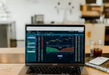 Miért nem az előző napi záróárfolyamon kereskednek a részvényekkel?