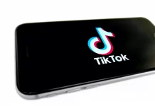Hogyan adhatsz hozzá egyéni matricákat a TikTok-on?