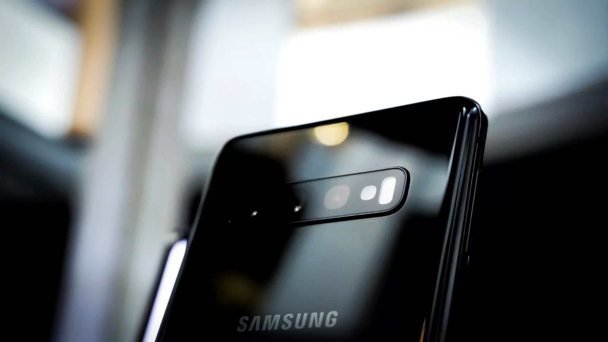 Hogyan forgassuk a fényképeket a Samsung Galaxy S10 készülékben?